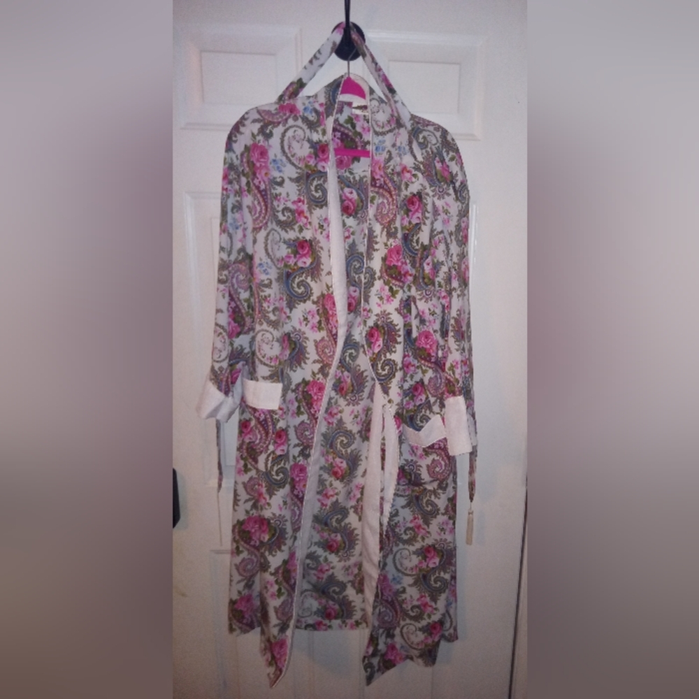 Victoria's Secret Floral Paisley Satin Robe in Pink and White